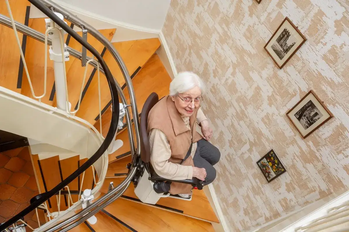 Treppenlift richtig planen - Kosten, Bauarten und Zuschüsse